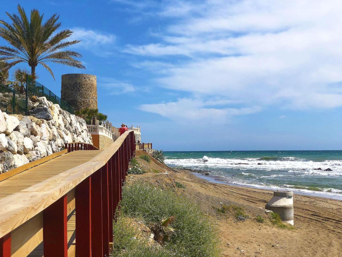 Dona Lola Micaela: Beachfront Apartment with Direct Beach Access Sitio de Calahonda Exterior photo