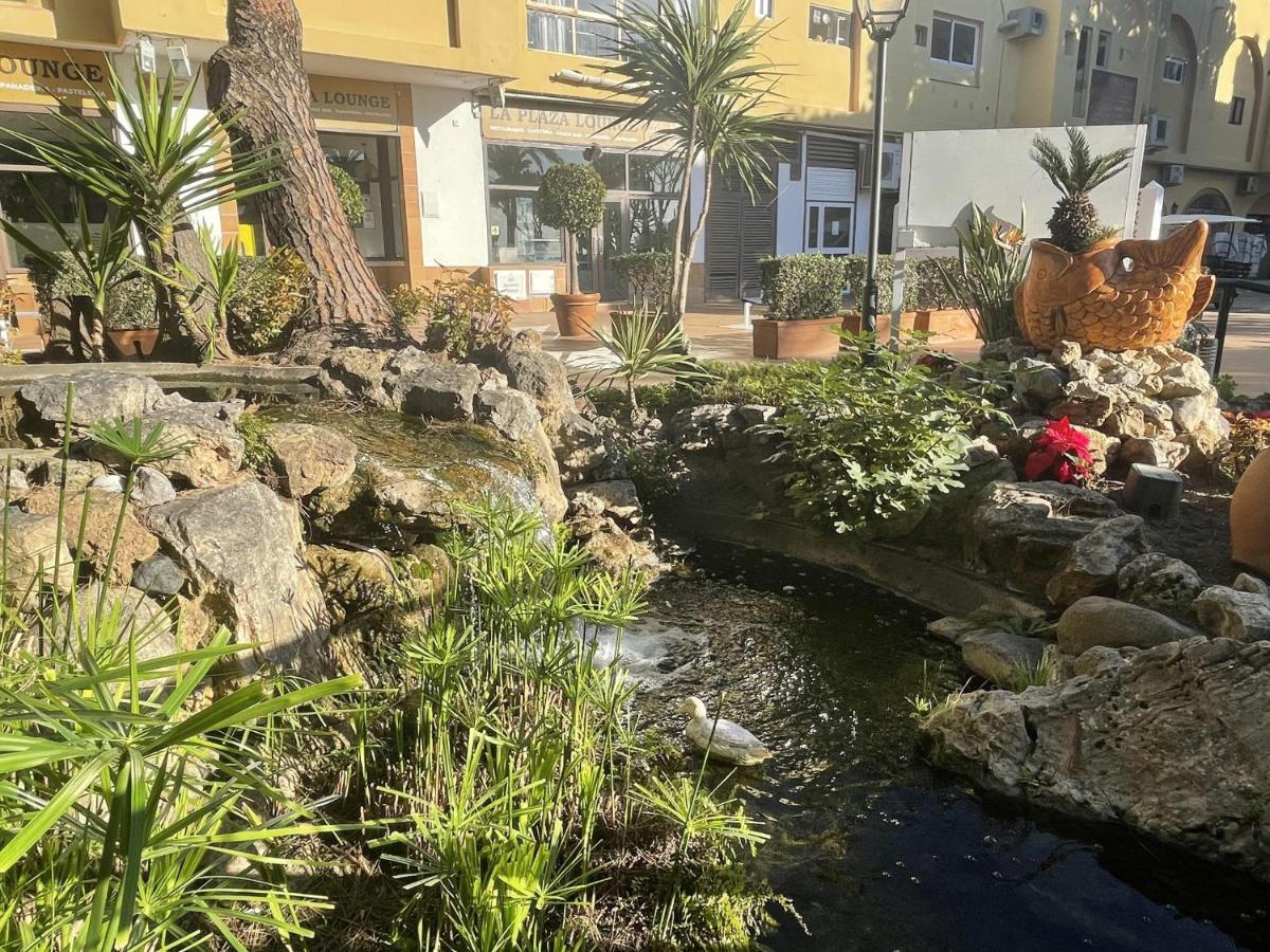 Dona Lola Micaela: Beachfront Apartment with Direct Beach Access Sitio de Calahonda Exterior photo